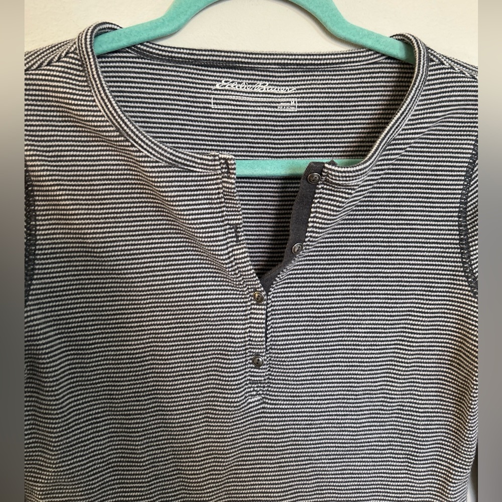 Eddie Bauer Ladies M Henly Gray White Striped Long Sleeve Top 1/4 Button Up - Picture 3 of 6